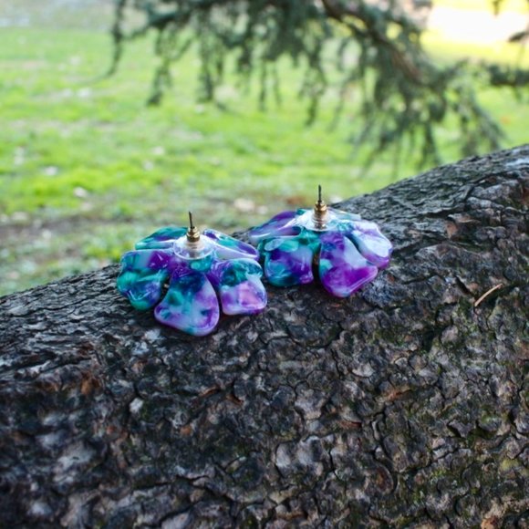 Flowers in bloom Tortoise Big Gold Stud Earrings - Picture 8 of 12